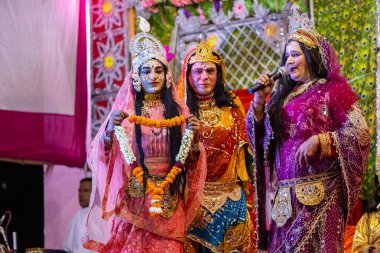 Gaziabad, Uttar Pradesh, Hindistan - 27 Eylül 2022: Ramlila 'da ramayana karakterini canlandıran sanatçı.
