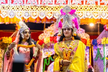 Gaziabad, Uttar Pradesh, Hindistan - 27 Eylül 2022: Ramlila 'da ramayana karakterini canlandıran sanatçı.