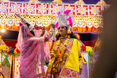 Gaziabad, Uttar Pradesh, Hindistan - 27 Eylül 2022: Ramlila 'da ramayana karakterini canlandıran sanatçı.