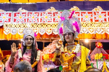 Gaziabad, Uttar Pradesh, Hindistan - 27 Eylül 2022: Ramlila 'da ramayana karakterini canlandıran sanatçı.