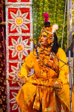 Gaziabad, Uttar Pradesh, Hindistan - 27 Eylül 2022: Ramlila 'da ramayana karakterini canlandıran sanatçı.