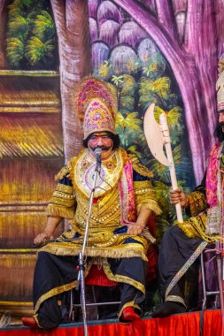 Gaziabad, Uttar Pradesh, Hindistan - 27 Eylül 2022: Ramlila 'da ramayana karakterini canlandıran sanatçı.