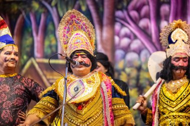 Gaziabad, Uttar Pradesh, Hindistan - 27 Eylül 2022: Ramlila 'da ramayana karakterini canlandıran sanatçı.