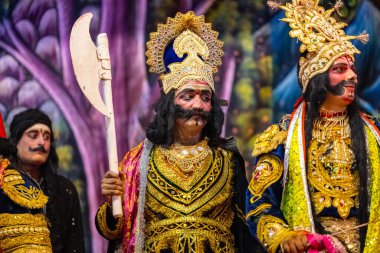 Gaziabad, Uttar Pradesh, Hindistan - 27 Eylül 2022: Ramlila 'da ramayana karakterini canlandıran sanatçı.
