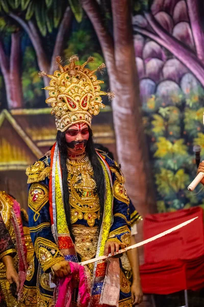 Gaziabad, Uttar Pradesh, Hindistan - 27 Eylül 2022: Ramlila 'da ramayana karakterini canlandıran sanatçı.