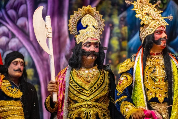 Gaziabad, Uttar Pradesh, Hindistan - 27 Eylül 2022: Ramlila 'da ramayana karakterini canlandıran sanatçı.