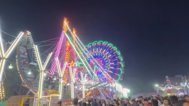Ghaziabad Uttar Pradesh India Oktober 2022 Mengendarai Ferriswheel Berwarna Malam Stok Video Bebas Royalti