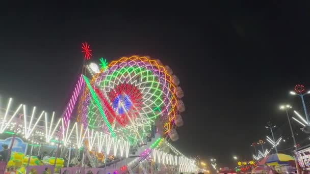 Ghaziabad Uttar Pradesh India Oktober 2022 Mengendarai Ferriswheel Berwarna Malam Stok Rekaman