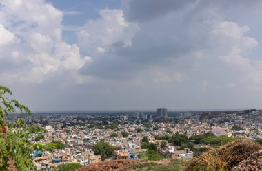 Jodhpur, Rajasthan, Hindistan - 25 Eylül 2021: Mehrangarh Kalesi 'nin mimari manzarası. Jodhpur 'da bir UNESCO Dünya Mirası sahası. Kaleye seçici odaklanma.