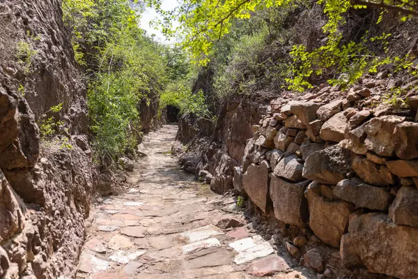 Jodhpur, Rajasthan, Hindistan - 25 Eylül 2021: Mehrangarh Kalesi 'nin mimari manzarası. Jodhpur 'da bir UNESCO Dünya Mirası sahası. Kaleye seçici odaklanma.