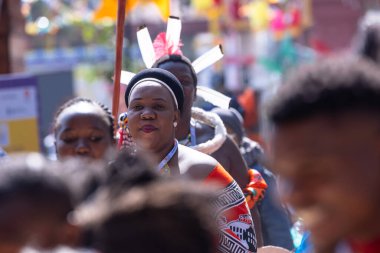 Faridabad, Haryana, Hindistan - 4 Şubat 2023: Surajkund sanatları fuarı sırasında sanatçıların portresi