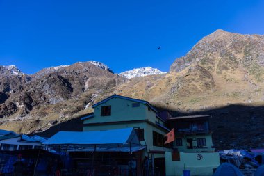 Kedarnath, Uttarakhand, Hindistan - 14 Ekim 2022: Baba kedarnath Tapınağı. Kedarnath Tapınağı, Tanrı Shiva Jyotirlinga 'nın kutsal yerlerinden biridir.