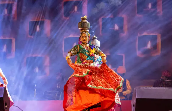 Pushkar Rajasthan Indie Listopada 2022 Artystka Wykonująca Taniec Ludowy Rajasthani — Zdjęcie stockowe