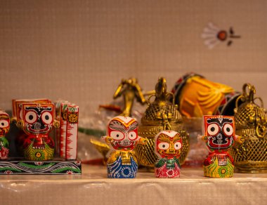 Tahta Hindu tanrısı Jagannath putları tapınmak için yapıldı..