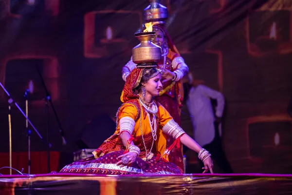 Pushkar Rajasthan Índia Novembro 2022 Uma Artista Feminina Executando Dança Imagens De Bancos De Imagens