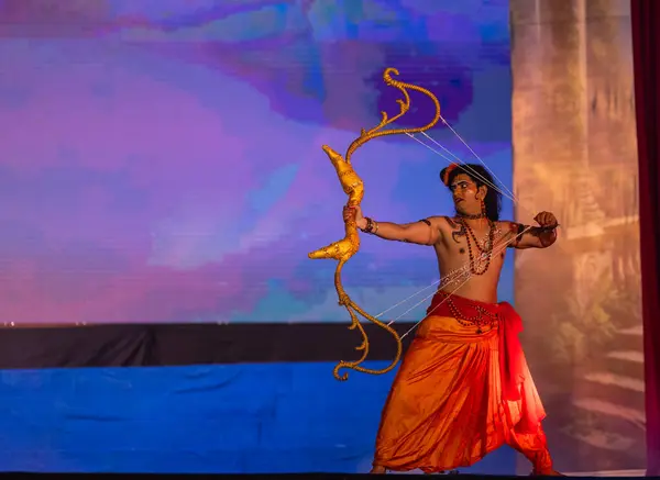우타르프라데시 가지아바드 10월 23일 2023년 예술가가 힌두교 라크맨의 캐릭터를 연주하며 — 스톡 사진