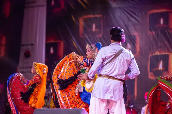 Pushkar Rajasthan Indien November 2022 Kvinnlig Konstnär Utför Rajastani Folkdans — Stockfoto