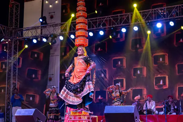 Pushkar Rajasthan Índia Novembro 2022 Artistas Cantando Flores Holi Como Imagens De Bancos De Imagens Sem Royalties