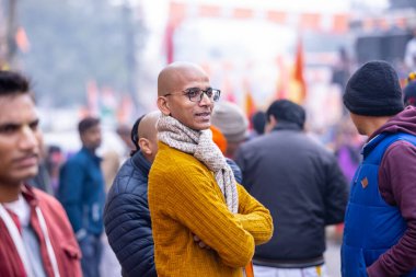 Gaziabad, Uttar Pradesh, Hindistan - 28 Ocak 2024: Rath Yat 'a katılan Hindu dindarların portresi.