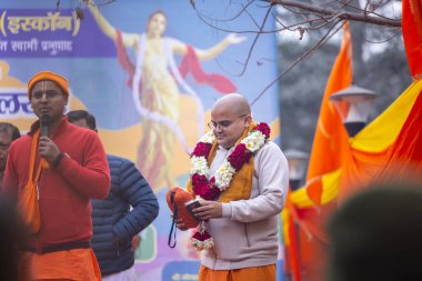 Gaziabad, Uttar Pradesh, Hindistan - 28 Ocak 2024: Rath Yat 'a katılan Hindu dindarların portresi.