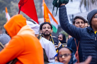 Gaziabad, Uttar Pradesh, Hindistan - 28 Ocak 2024: Rath Yat 'a katılan Hindu dindarların portresi.