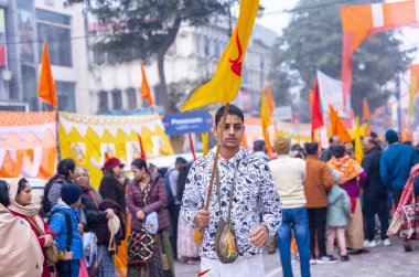 Gaziabad, Uttar Pradesh, Hindistan - 28 Ocak 2024: Rath Yat 'a katılan Hindu dindarların portresi.