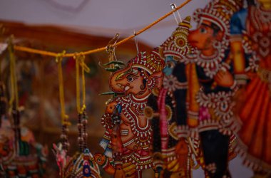 El yapımı Hindu tanrı sembolü, satılık renkleri olan kağıt..