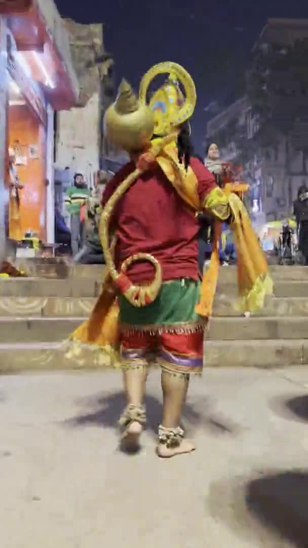 Varanasi Uttar Pradesh India มกราคม 2024 ปภาพของศ นชาย วและแสดงเป นพระเจ วีดีโอสต็อก