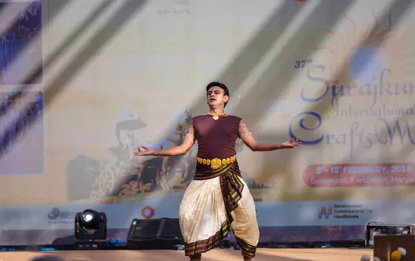 Faridabad Haryana Indie Lutego 2024 Portret Artysty Południowoindyjskiego Wykonującego Taniec Obrazy Stockowe bez tantiem