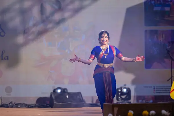 stock image Faridabad, Haryana, India - February 17 2024: Female south indian artist performing classical dance kuchipudi at surajkund craft fair in traditional silk saree and jewelry. 