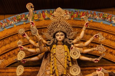 Subho mahalaya, Pandal 'da süslenmiş Tanrıça Durga' nın idolü. Durga Puja, Hinduizm ve Bengaliler 'in en büyük dini bayramıdır..