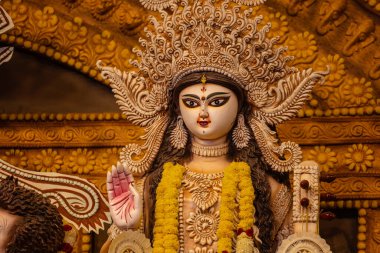Subho mahalaya, Pandal 'da süslenmiş Tanrıça Durga' nın idolü. Durga Puja, Hinduizm ve Bengaliler 'in en büyük dini bayramıdır..