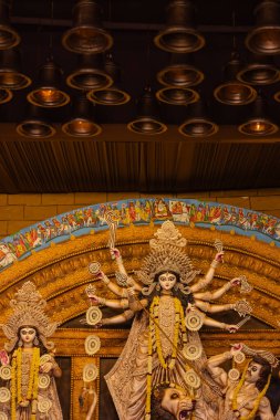 Subho mahalaya, Pandal 'da süslenmiş Tanrıça Durga' nın idolü. Durga Puja, Hinduizm ve Bengaliler 'in en büyük dini bayramıdır..
