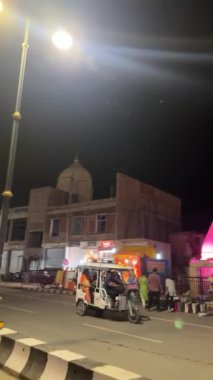 Barselona şehrinin gece manzarası