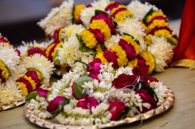 Onam ve Diwali festivali için çiçek sınır süslemesi