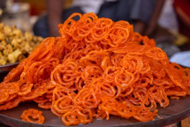 Meşhur Hint yemeği Jalebi satışta..