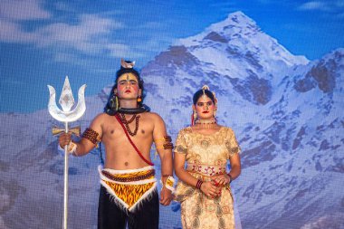 Alacakaranlık Festivali 'nde Ramlila' da ramayana karakterlerini canlandıran sanatçılar.