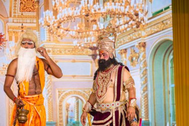 Gaziabad, Uttar Pradesh, Hindistan - 01 Ekim 2024: Düssehra Festivali sirasinda Ramlila oyunu.