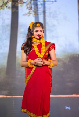 Gaziabad, Uttar Pradesh, Hindistan - 01 Ekim 2024: Alacakaranlık Festivali sırasındaki Ramlila sahnesi