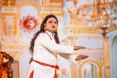 Gaziabad, Uttar Pradesh, Hindistan - 01 Ekim 2024: Alacakaranlık Festivali sırasındaki Ramlila sahnesi