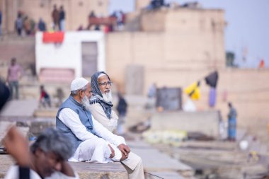Varanasi, Uttar Pradesh, Hindistan - 19 Ocak 2024: Varanasi 'deki çetelerin yakınları
