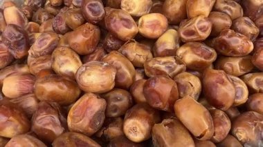 Marketteki kestane ağaçlarını kapatın.