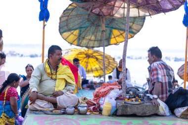 Varanasi, Uttar Pradesh, Hindistan: Varanasi 'de Harishchandra ghat' ta masaan holi 'nin kutlanması.