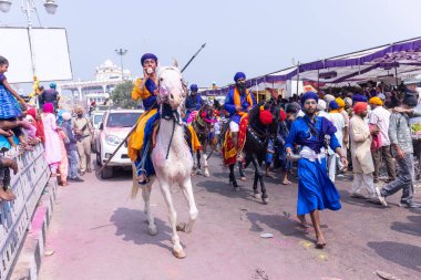 Anandpur Sahib, Punjab, Hindistan: Holi sırasında hola mohalla festivali
