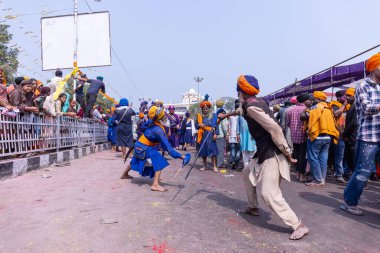 Anandpur Sahib, Punjab, Hindistan: Holi sırasında hola mohalla festivali