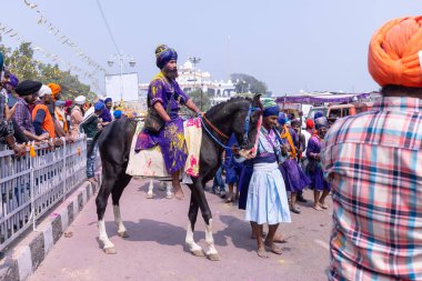 Anandpur Sahib, Punjab, Hindistan: Holi sırasında hola mohalla festivali