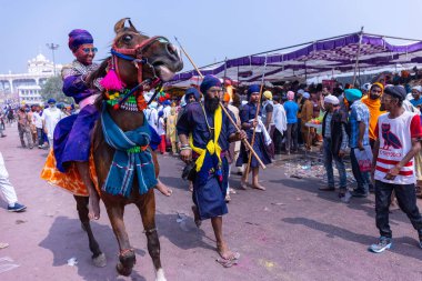 Anandpur Sahib, Punjab, Hindistan: Holi sırasında hola mohalla festivali