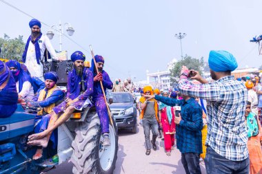 Anandpur Sahib, Punjab, Hindistan: Holi sırasında hola mohalla festivali