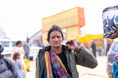 Prayagraj, Uttar Pradesh, Hindistan - 13 Ocak 2025: Mahakumbh, Mahakumbh, kutsal erkek naga sadhu baba grubu, Sangam 'daki kutsal nehir kenevirine ibadet etmek için Pagraj' da maha kumbh mela 'ya katılıyor..
