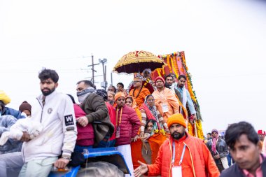 Prayagraj, Uttar Pradesh, Hindistan - 13 Ocak 2025: Mahakumbh, Mahakumbh, Kutsal erkek sadhu baba 'nın the maha kumbh mela' ya katılan portresi.